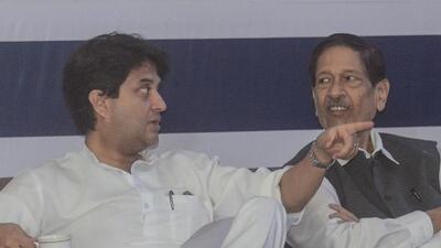 Jyotiraditya Scindia and Pune MP Girish Bapat at MCCIA in Pune, on Friday. Union civil aviation and steel minister Jyotiraditya Scindia on Friday said that they are waiting for a new proposal from the government of Maharashtra for the Purandar airport site. (SHANKAR NARAYAN/HT) Jyotiraditya Scindia and Pune MP Girish Bapat at MCCIA in Pune, on Friday. Union civil aviation and steel minister Jyotiraditya Scindia on Friday said that they are waiting for a new proposal from the government of Maharashtra for the Purandar airport site. (SHANKAR NARAYAN/HT)