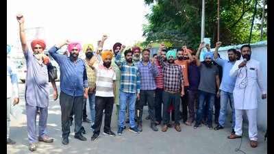 PRTC employees staging protest against the state government at ISBT in Ludhiana. (Harvinder Singh/HT)