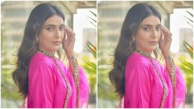 Styled by fashion stylist Shrushti Gupta, Karishma wore her tresses open in wavy curls with a middle part as she posed for the pictures. (Instagram/@karishmaktanna)