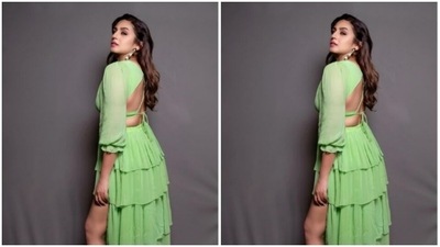 Huma decked up in a pastel green silk long dress featuring quarter sleeves, a V-neckline and midriff-baring details. The dress also featured multi-tier details and frills below the waist. (Instagram/@iamhumaq)