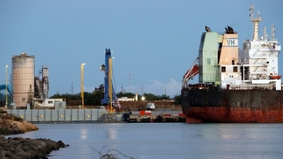 Hawaii received its final shipment of coal from a barge docked in Honolulu on July 27, 2022. (Hawaii State Energy Office via AP) Hawaii received its final shipment of coal from a barge docked in Honolulu on July 27, 2022. (Hawaii State Energy Office via AP)