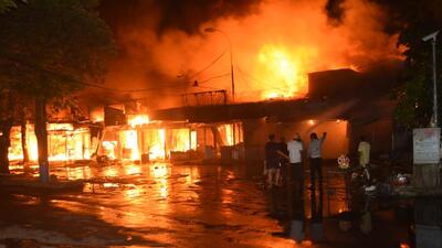 The blaze at the Sector 9 rehri market in Panchkula on Thursday night. At least 148 shops were gutted though there was no casualty. (Sant Arora/HT)