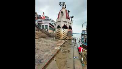 A view of Sindhiya ghat after the flood water started receding in Varanasi on Friday. (Rajesh Kumar/HT photo) A view of Sindhiya ghat after the flood water started receding in Varanasi on Friday. (Rajesh Kumar/HT photo)