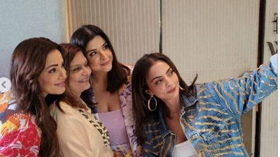 Maheep Kapoor, Neelam Kothari and Seema Sajdeh with Sima Taparia. Maheep Kapoor, Neelam Kothari and Seema Sajdeh with Sima Taparia.