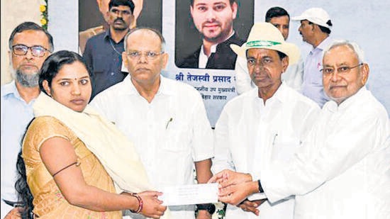 Telangana chief minister K Chandrasekhar Rao distributed ex gratia in Patna to families of 12 migrant workers who died in a fire accident in Hyderabad and to the kin of Galwan bravehearts. (HT Photo)