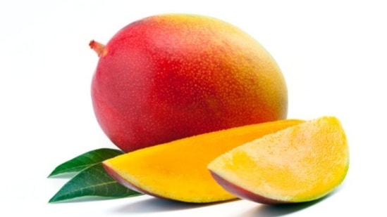 Mangoes help in promoting good eyesight, alleviating the risk of dry eyes and night blindness.(Unsplash)