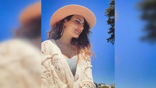 Fatima Sana Shaikh stepped outdoors on a bright sunny day to soak in the summer sun and enjoy the clear blue sky.(Instagram/@fatimasanashaikh)