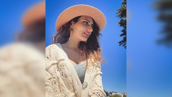 Fatima Sana Shaikh's outfit features a ribbed low-neck top, a baggy knitted vintage sweater and a jute sun hat.(Instagram/@fatimasanashaikh)