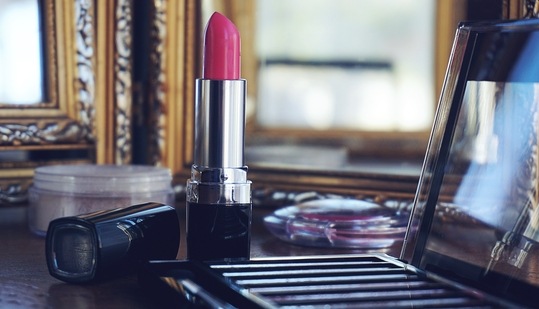Lipsticks can enhance the look of one's appearance instantly. (Pexels)