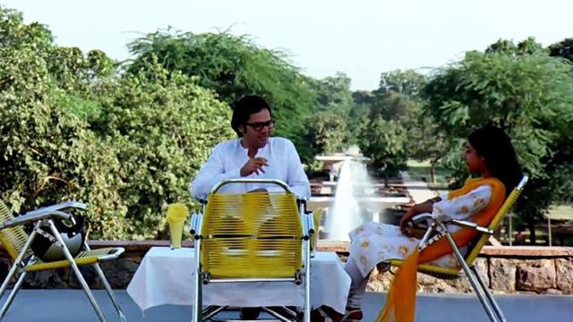 Farooq Shaikh and Deepti Naval in Chashme Baddoor (Film still) Farooq Shaikh and Deepti Naval in Chashme Baddoor (Film still)