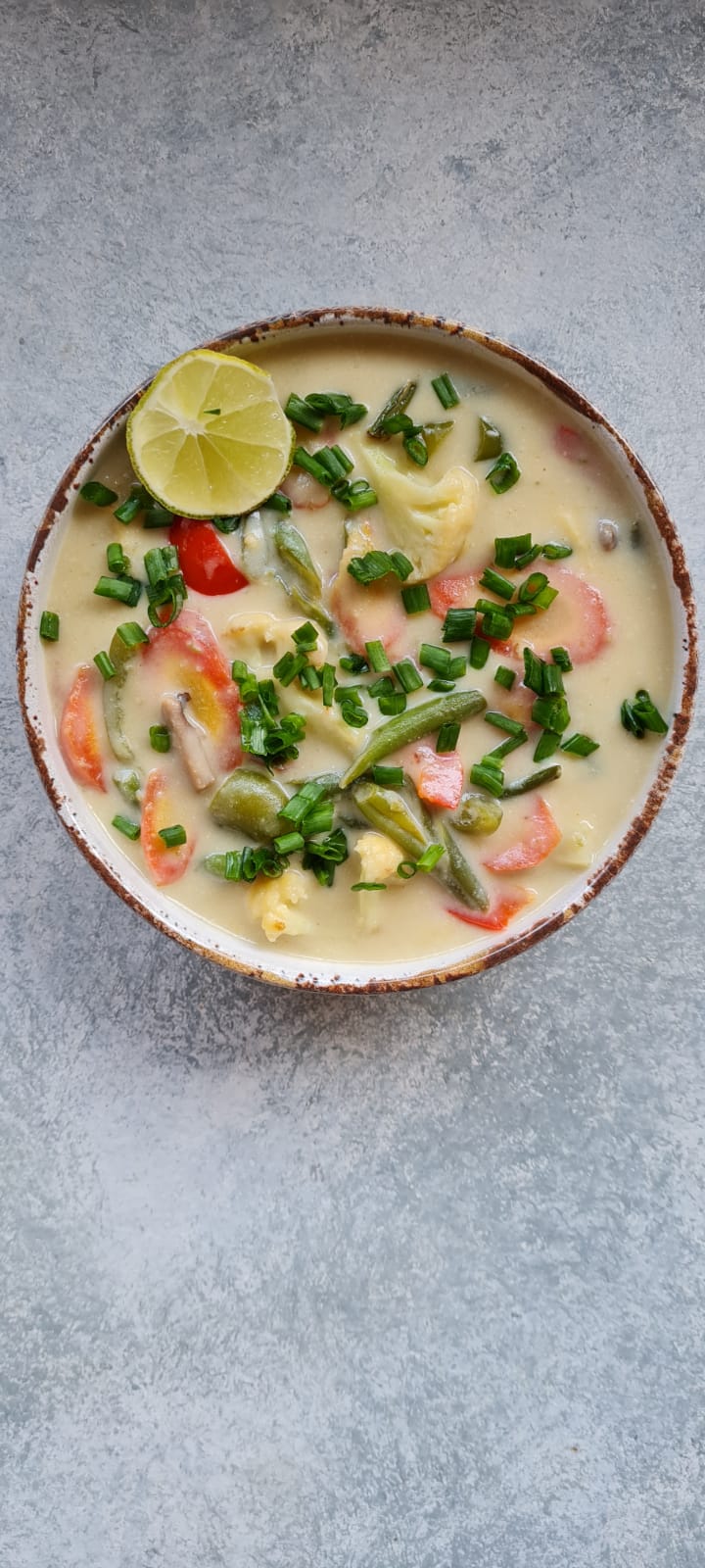 सब्जी नारियल का सूप (सिमरुन चोपड़ा)