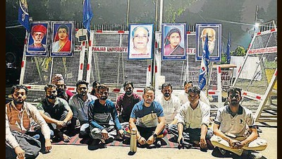 The student body has been staging a sit-in protest outside the office of vice-chancellor (V-C) Raj Kumar for the last 29 days. (HT PHOTO)