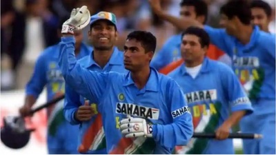 File image of Mohammad Kaif with VVS Laxman and Sachin Tendulkar in the backdrop, among with other India players after NatWest final victory. (Getty/File)