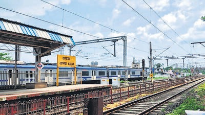 The top 3 stations of Central Railway in terms of AC local passengers from February 2022 to August 2022 are Thane with 10.50 lakh commuters, Dombivli with 9.39 lakh and Kalyan with 9.01 lakh passengers (Praful Gangurde) The top 3 stations of Central Railway in terms of AC local passengers from February 2022 to August 2022 are Thane with 10.50 lakh commuters, Dombivli with 9.39 lakh and Kalyan with 9.01 lakh passengers (Praful Gangurde)