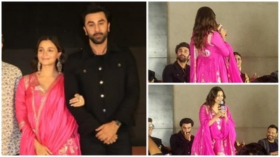 Alia Bhatt sang Kesariya song in Telugu and did a cute gesture for Ranbir Kapoor. (Varinder Chawla) Alia Bhatt sang Kesariya song in Telugu and did a cute gesture for Ranbir Kapoor. (Varinder Chawla)