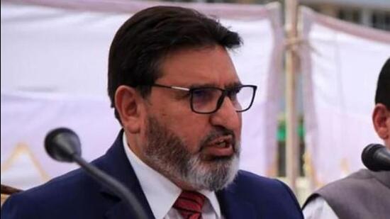 Jammu and Kashmir Apni Party president Altaf Bukhari on Friday said a party delegation would call on Lieutenant Governor Manoj Sinha soon to formally demand the restoration of Jammu and Kashmir’s statehood. (HT file photo)