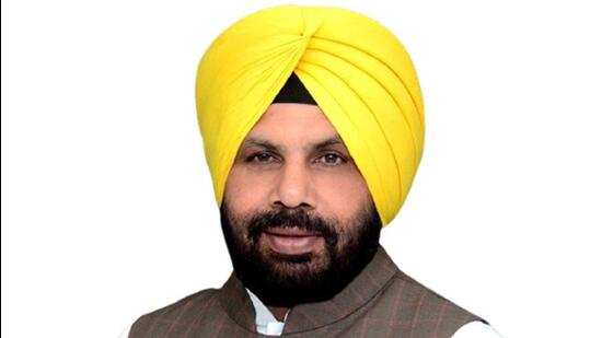 Punjab power minister Harbhajan Singh ETO said that this is the first time that the government is fulfilling its election promises in the initial year itself, otherwise governments have been fulfilling election promises only in the last year of their tenure. (Facebook)