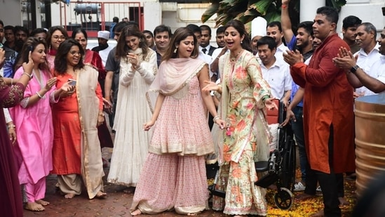 Shilpa Shetty, Raj Kundra and their children Viaan wore matching outfits for the occasion.(HT Photo/Varinder Chawla)