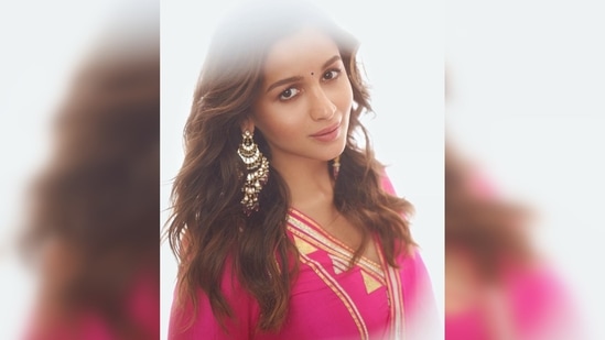 Earlier today, she made her fans Saturday by posting some close-up photos of herself in the outfit adorably flaunting her growing baby bump.(Instagram/@aliaabhatt)