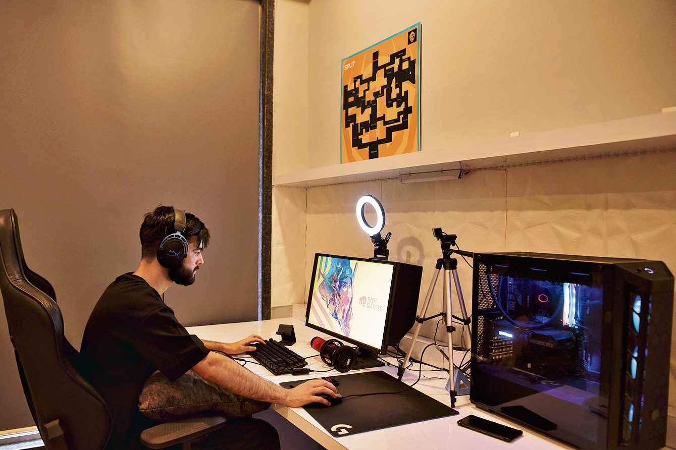 Saddam Hussain aka GODL Crow in his streaming booth at the Navi Mumbai gaming house. (Bachchan Kumar / HT Photo)