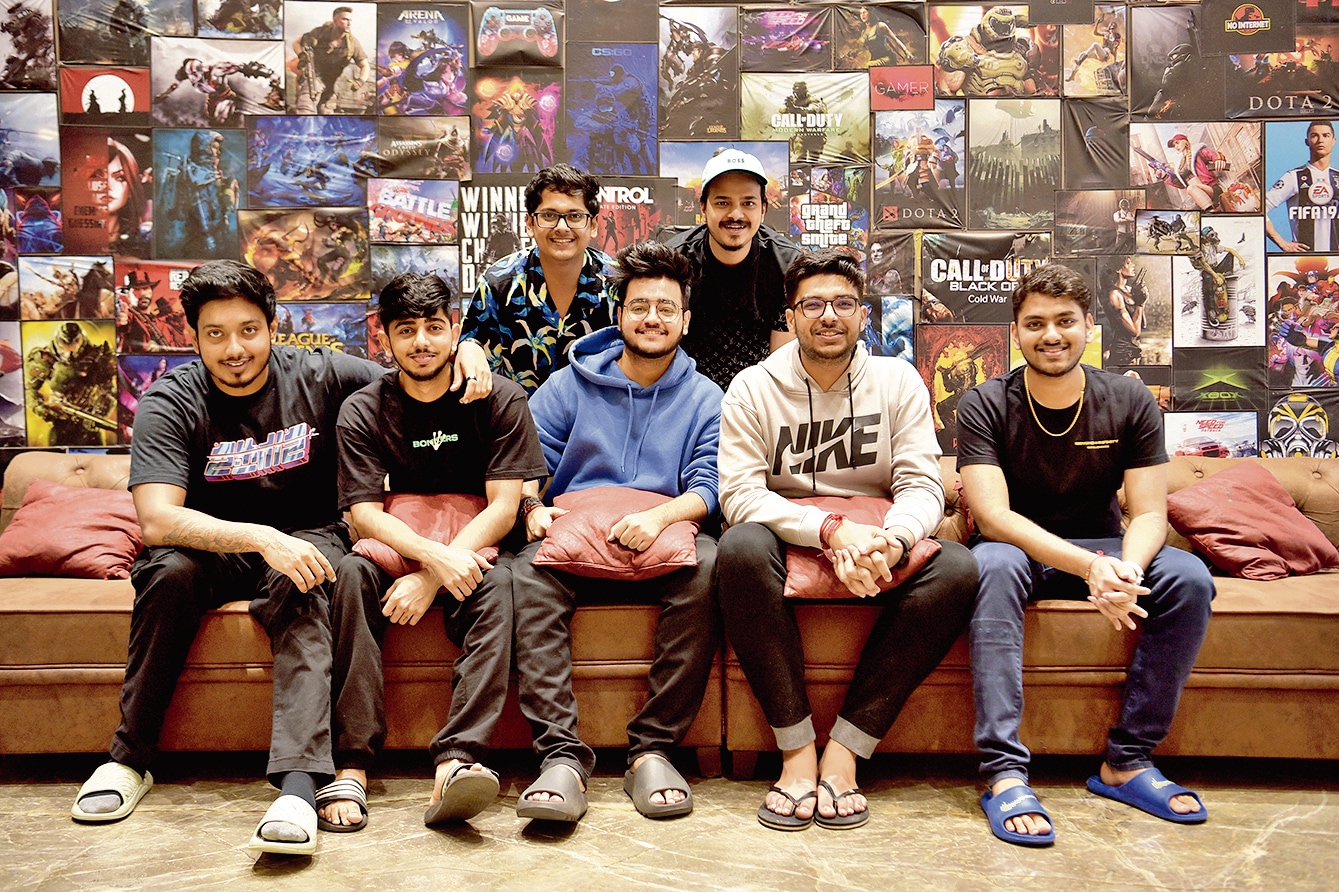 The S8UL residents at their gaming house in Navi Mumbai (it’s not far from GodLike’s). Launched in 2019, the 15,000 sq ft facility is spread across three storeys, and is home to 20 players and a husky named Trishul. (Bachchan Kumar / HT Photo)