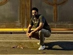 American comedian Hasan Minhaj posed outside Shah Rukh Khan's bungalow Mannat and shared the picture on Instagram. American comedian Hasan Minhaj posed outside Shah Rukh Khan's bungalow Mannat and shared the picture on Instagram.