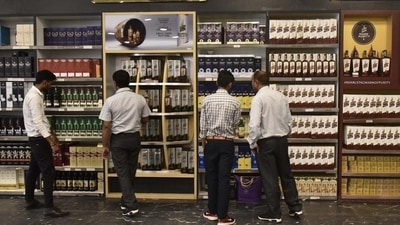 Liquor stores open at Delhi metro stations. (Hindustan Times) Liquor stores open at Delhi metro stations. (Hindustan Times)