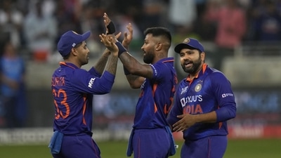 India did manage to get back at Pakistan in a see-saw death overs with Rizwan and Nawaz both falling. (AP) India did manage to get back at Pakistan in a see-saw death overs with Rizwan and Nawaz both falling. (AP)
