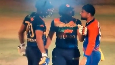 Rashid Khan and Danushka Gunathilaka get into a heated altercation. (Twitter/@MohitKu38157375)