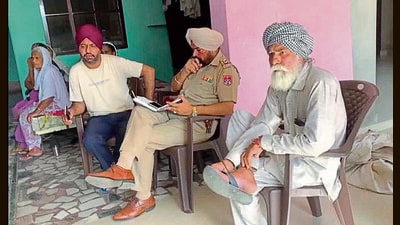 Police talking to members of the family who fell prey to robbers posing as income tax officials at Rohno Khurd village in Khanna in the wee hours of Sunday. (HT Photo) Police talking to members of the family who fell prey to robbers posing as income tax officials at Rohno Khurd village in Khanna in the wee hours of Sunday. (HT Photo)