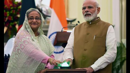 Indian and Bangladeshi leaders can often be heard referring to the current phase of bilateral relations as a shonali odhyay or golden chapter. (Mohd Zakir/HT PHOTO) Indian and Bangladeshi leaders can often be heard referring to the current phase of bilateral relations as a shonali odhyay or golden chapter. (Mohd Zakir/HT PHOTO)