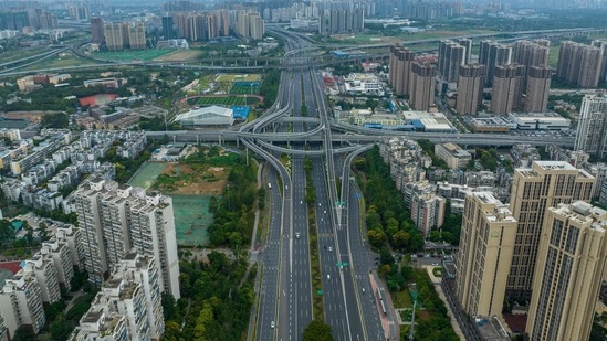This aerial photo taken on September 1, 2022 shows nearly empty roads amid restrictions due to an outbreak of the Covid-19 coronavirus in Chengdu.(AFP)