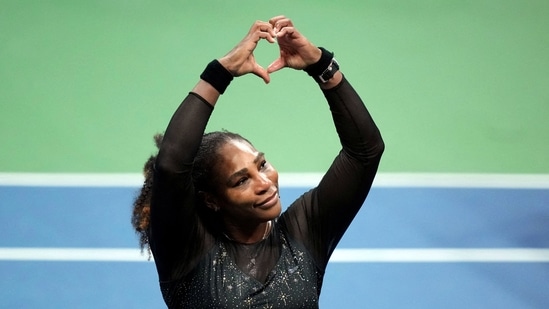 Americanca Serena Williams face un gest către mulțime după un meci împotriva lui Agla Tomljanovic (USA TODAY Sports)
