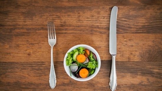 Having 5-6 mini meals throughout the day can help us in curbing hunger. We should avoid having big meals, and focus on the mini meals.(Unsplash)