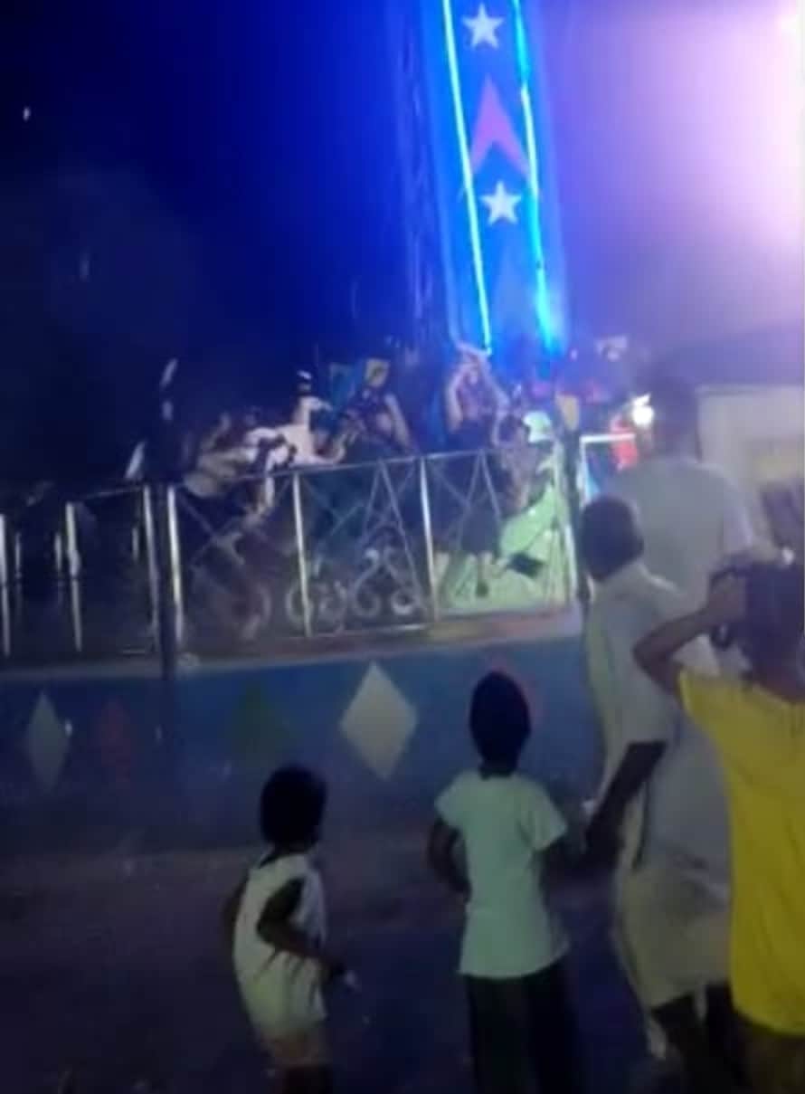 People tossed up in the air as the joyride hits the ground during an ongoing fete at Dussehra Ground in Phase-8, Mohali, on Sunday evening. (HT Photo) People tossed up in the air as the joyride hits the ground during an ongoing fete at Dussehra Ground in Phase-8, Mohali, on Sunday evening. (HT Photo)