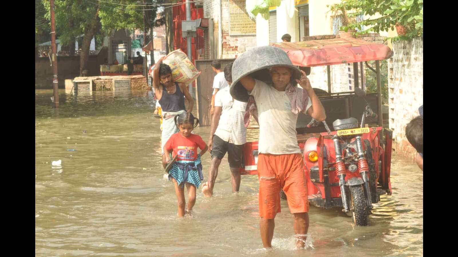 Floods leave behind a trail of devastation in Varanasi Hindustan Times