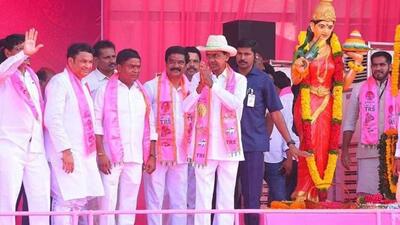 Reiterating that he will soon enter the national politics, Telangana Rashtra Samithi (TRS) president and chief minister K Chandrasekhar Rao on Monday announced supply of quality power to agriculture sector free of cost across the country, if a non-BJP front is voted to power during the 2024 general election. (HT) Reiterating that he will soon enter the national politics, Telangana Rashtra Samithi (TRS) president and chief minister K Chandrasekhar Rao on Monday announced supply of quality power to agriculture sector free of cost across the country, if a non-BJP front is voted to power during the 2024 general election. (HT)