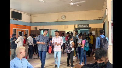 Admission process underway at Modern college, Shivajinagar on Monday. (HT PHOTO) Admission process underway at Modern college, Shivajinagar on Monday. (HT PHOTO)