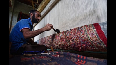 A Kashmiri weaver making silk carpet on a loom for the new Parliament building in Khanpora area of Budgam. (Waseem Andrabi/HT) A Kashmiri weaver making silk carpet on a loom for the new Parliament building in Khanpora area of Budgam. (Waseem Andrabi/HT)