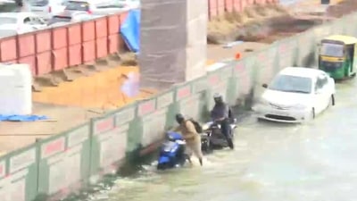 Several parts of Bengaluru remain inundated due to severe waterlogging after heavy rainfall. Here is a visual from Eco space area on Marathahalli - Silk Board junction road. (ANI) Several parts of Bengaluru remain inundated due to severe waterlogging after heavy rainfall. Here is a visual from Eco space area on Marathahalli - Silk Board junction road. (ANI)