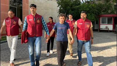 ANTF officials, in a joint operation with Gujarat ATS, arrested one Mohammad Wahidullah from Vasant Kunj. (HT Photo) ANTF officials, in a joint operation with Gujarat ATS, arrested one Mohammad Wahidullah from Vasant Kunj. (HT Photo)