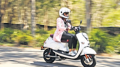 SYDNEY, AUSTRALIA - OCTOBER 25: Sara Davenport rides a Fonzarelli X1 electric scooter ahead of the Electric Vehicle Show 2019 at Sydney Olympic Park on October 25, 2019 in Sydney, Australia. Electric vehicles are being bought in greater numbers in Australia, with 2017 seeing a 67% increase in sales from the previous year. The largest EV test ride event will be open to public on October 26 and 27th. (Photo by Mark Kolbe/Getty Images) (Getty Images) SYDNEY, AUSTRALIA - OCTOBER 25: Sara Davenport rides a Fonzarelli X1 electric scooter ahead of the Electric Vehicle Show 2019 at Sydney Olympic Park on October 25, 2019 in Sydney, Australia. Electric vehicles are being bought in greater numbers in Australia, with 2017 seeing a 67% increase in sales from the previous year. The largest EV test ride event will be open to public on October 26 and 27th. (Photo by Mark Kolbe/Getty Images) (Getty Images)