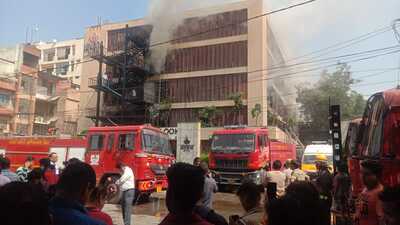 Twenty people were rescued from the hotel. (HT PHOTO)