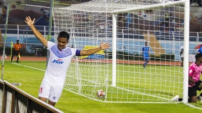 Sunil Chhetri of Bengaluru FC celebrates after scoring goal during Durand Cup (ANI) Sunil Chhetri of Bengaluru FC celebrates after scoring goal during Durand Cup (ANI)