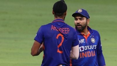 India's Rohit Sharma talks to Arshdeep Singh (REUTERS)