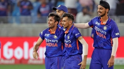 Ravi Bishnoi (L) with Yuzvendra Chahal, accompanied by other India teammates (ANI) Ravi Bishnoi (L) with Yuzvendra Chahal, accompanied by other India teammates (ANI)