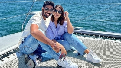 Sanjana Ganesan and Jasprit Bumrah in the throwback pic posted by her on Instagram. Sanjana Ganesan and Jasprit Bumrah in the throwback pic posted by her on Instagram.