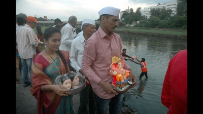 Gauri Ganpati visarjan near Garware collage on Monday. (HT PHOTO) Gauri Ganpati visarjan near Garware collage on Monday. (HT PHOTO)