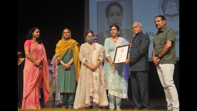 A teacher being conferred with an award by Chandigarh administrator Banwarilal Purohit on Monday. (Ravi Kumar/HT) A teacher being conferred with an award by Chandigarh administrator Banwarilal Purohit on Monday. (Ravi Kumar/HT)