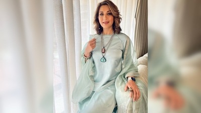 Sonali Bendre donned a 'dusty sky satin nova set' teamed with a khadi silk jamdani duppatta, both from the label's Kaas 2022 Spring Summer collection. (Instagram/@sonalibendre) Sonali Bendre donned a 'dusty sky satin nova set' teamed with a khadi silk jamdani duppatta, both from the label's Kaas 2022 Spring Summer collection. (Instagram/@sonalibendre)